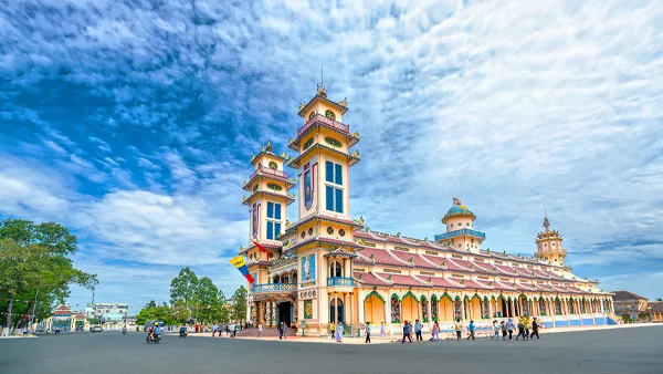 Hành hương Núi Bà Đen: thuê xe nào cho đoàn đông?