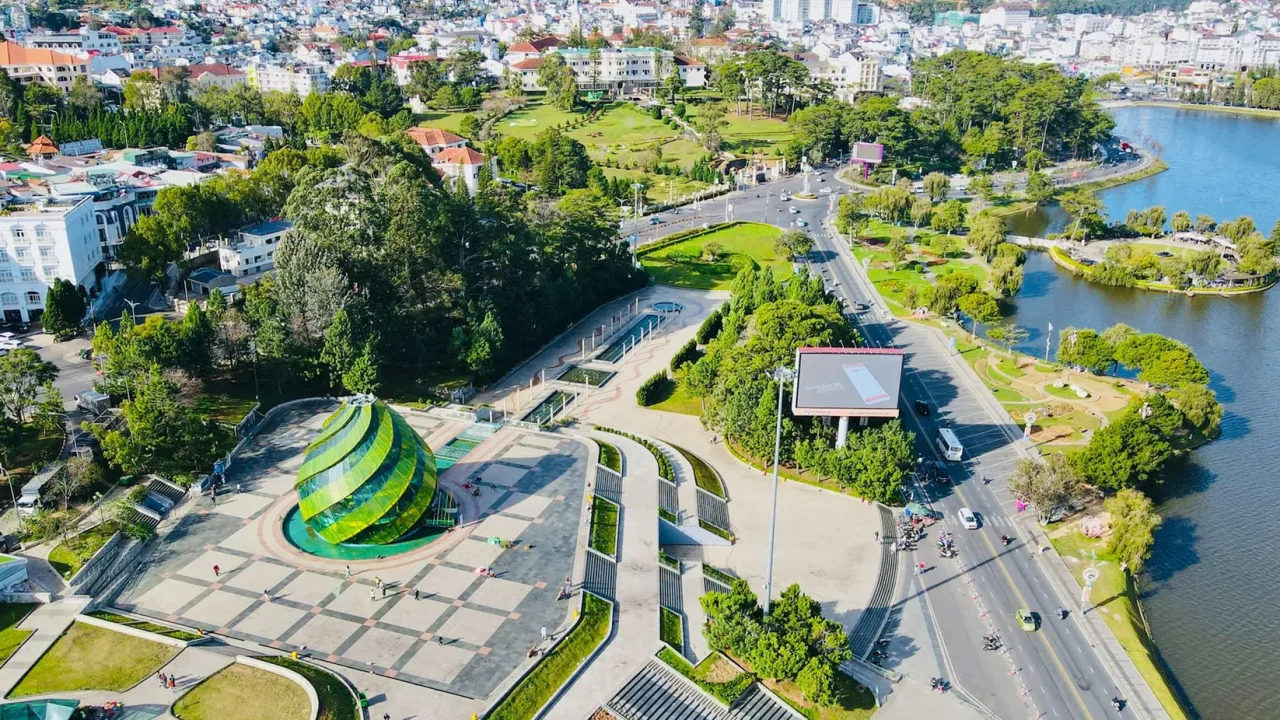 Kinh nghiệm thuê xe 16 chỗ đi Đà Lạt cho đoàn công ty